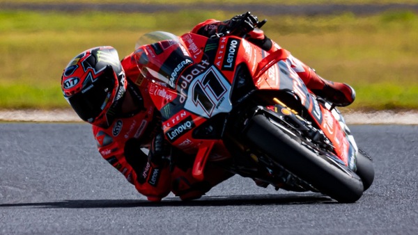 SBK Test Phillip Island, Italia al top nel day 2: Bulega regola Iannone e Petrucci