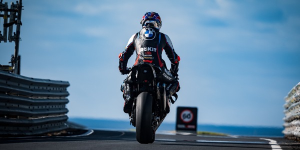 SBK, Razgatlioglu tra caduta e niente super concessioni: ci metterà una pezza?