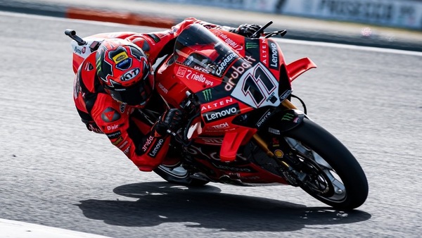 SBK Phillip Island: Bulega firma d'autorità la prima pole dell'anno, Iannone 3°