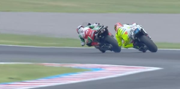 Lo strepitoso sorpasso di Di Giannantonio all'ultimo giro su Zarco