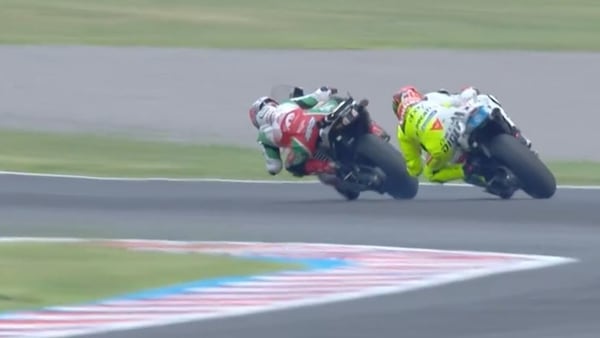 Lo strepitoso sorpasso di Di Giannantonio all'ultimo giro su Zarco