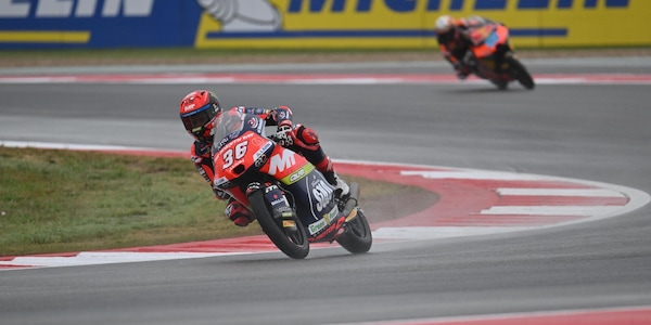 Moto3, risultati delle FP al GP Austin 2025: Piqueras il migliore sotto la pioggia