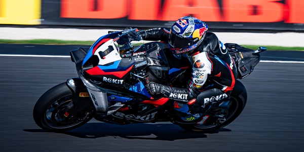 SBK Portimao: Razgatlioglu e la BMW si riscattano nelle FP2, Bulega 2°