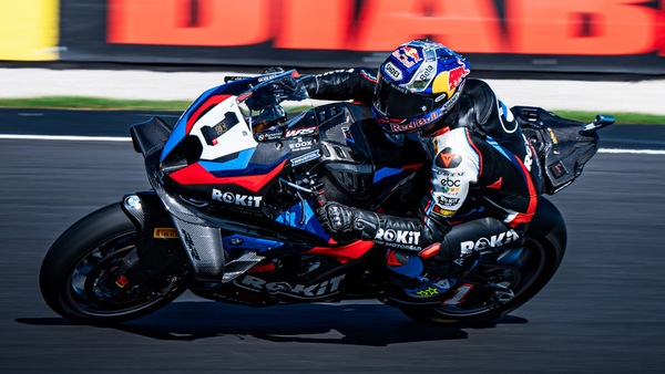 SBK Portimao: Razgatlioglu e la BMW si riscattano nelle FP2, Bulega 2°