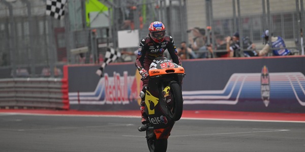 Moto2 Gara GP Austin: Dixon domina sul bagnato, secondo Arbolino