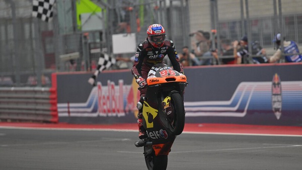 Moto2 Gara GP Austin: Dixon domina sul bagnato, secondo Arbolino