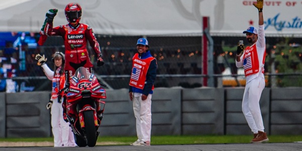 Approfitta dell'errore di Marc e batte Alex: Bagnaia risponde ai Marquez