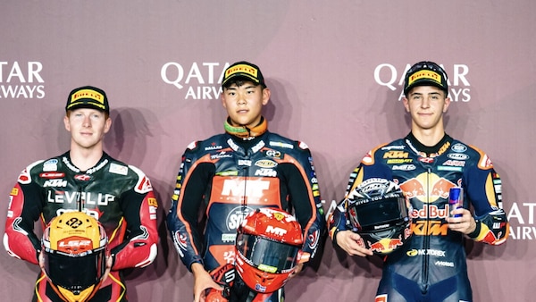 Moto3, qualifiche del GP Qatar 2025: prima pole position per Yamanaka, 4° Rossi