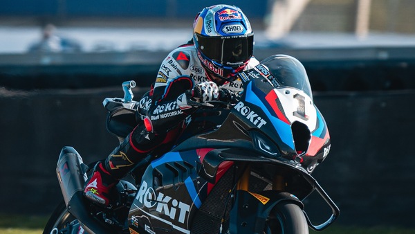 SBK Assen, SP Race: Razgatlioglu re del bagnato, problemi per Bulega!