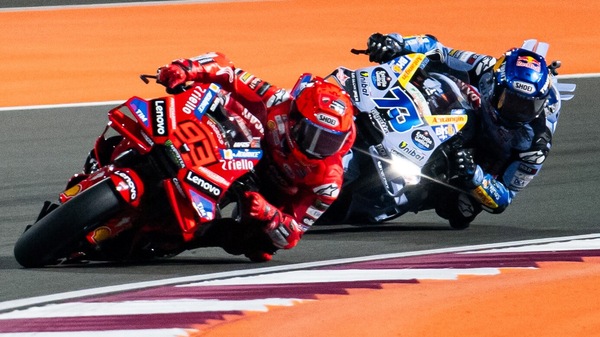 GP Qatar, privato di un'ala, ma vincente: nemmeno un selvaggio Alex ferma Marc