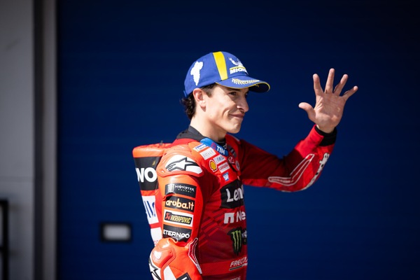 Marc Marquez provocato da un 11enne: “Sfidami!”. La risposta è inaspettata