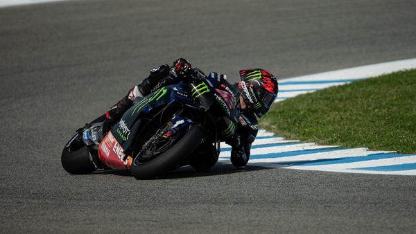 MotoGP, la caduta spaventosa di Alex Rins a Jerez – VIDEO