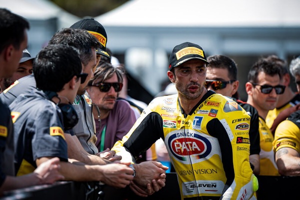 SBK, Andrea Iannone affiancato dal manager sportivo Gelete Nieto