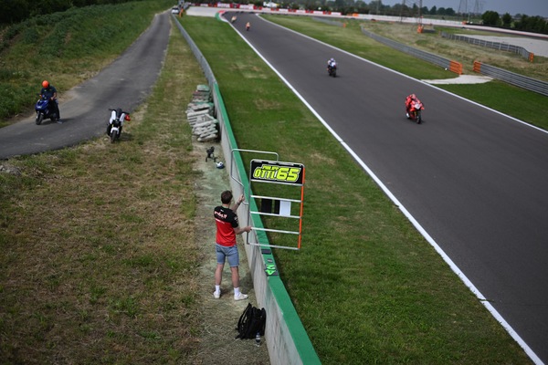 SBK Cremona, in aiuto di Bulega spunta la tabella “anti-Toprak”