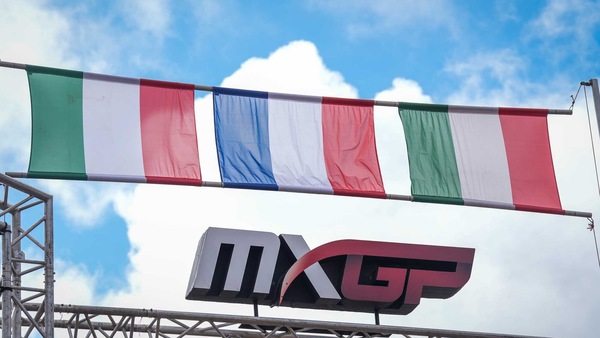 EMX nel segno del blu: Reisulis e Faure sbancano Agueda