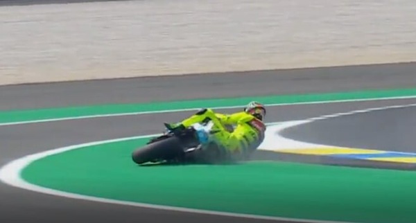 MotoGP, scintille di Morbidelli: caduta "sciocca" del pilota VR46