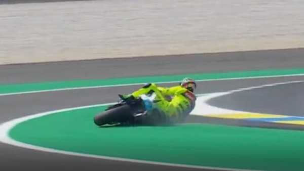 MotoGP, scintille di Morbidelli: caduta "sciocca" del pilota VR46