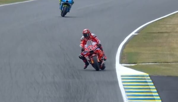MotoGP, rischio di Bagnaia, sbaglia totalmente la curva: al box perplessi