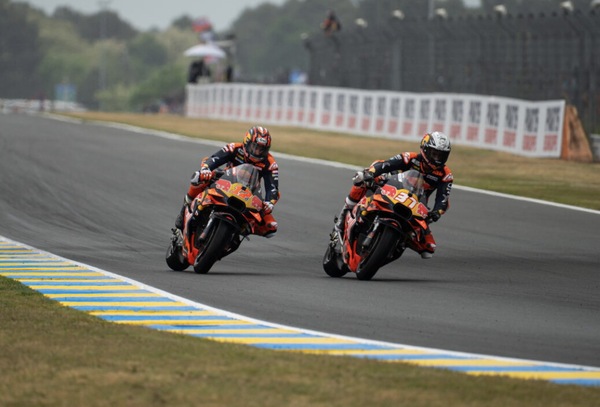 MotoGP, a Le Mans riecco le KTM davanti: incoraggiante top 5 per Acosta e Viñales