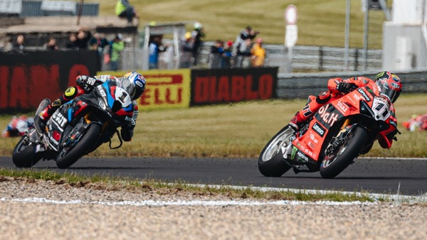 SBK Most, Bulega favoloso: batte Toprak sul traguardo e vince Gara 2!