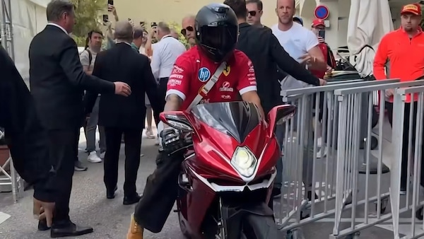 Hamilton arriva a Monaco su una MV Agusta e... la SBK risponde