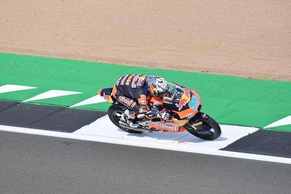 Moto3 Silverstone, risultati FP1: Rueda domina subito, Lunetta ottavo