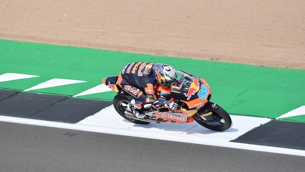 Moto3 Silverstone, risultati FP1: Rueda domina subito, Lunetta ottavo