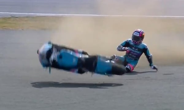 Moto2, rocambolesco incidente per Alonso a Silverstone