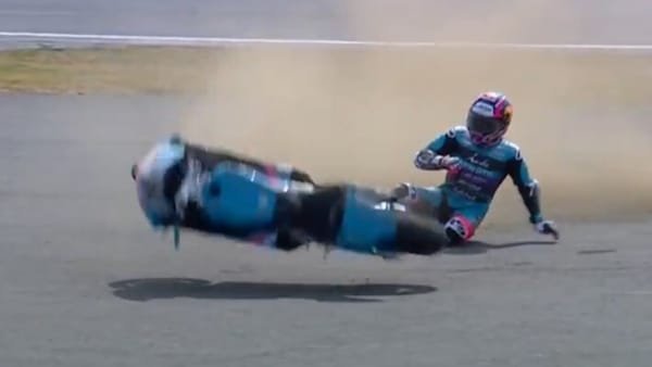 Moto2, rocambolesco incidente per Alonso a Silverstone