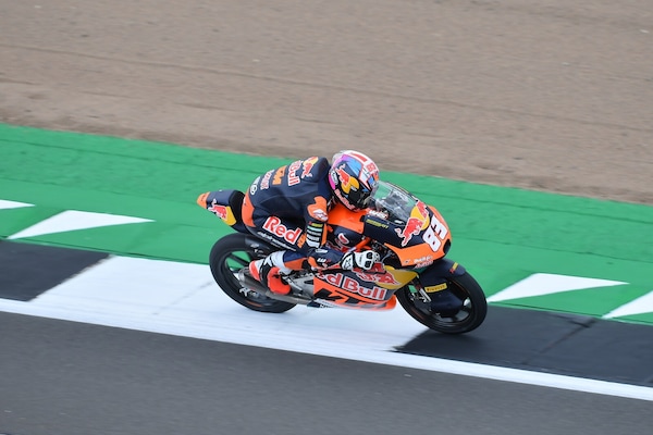 Moto3, risultati PR a Silverstone: Carpe sigla il nuovo record, Lunetta è davanti