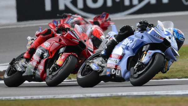 MotoGP, Sprint "alla rovescia" nel GP di Silverstone: Alex batte Marc per la prima volta sabato