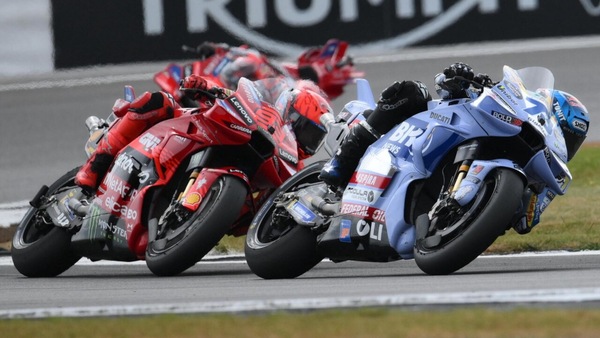 MotoGP, Sprint "alla rovescia" nel GP di Silverstone: Alex batte Marc per la prima volta sabato