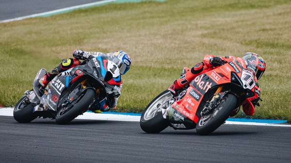 SBK, test di Misano al via: primo confronto tra Bulega, Toprak e… la nuova Panigale V4R