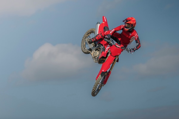 Ducati dà il via alla produzione della Desmo450 MX