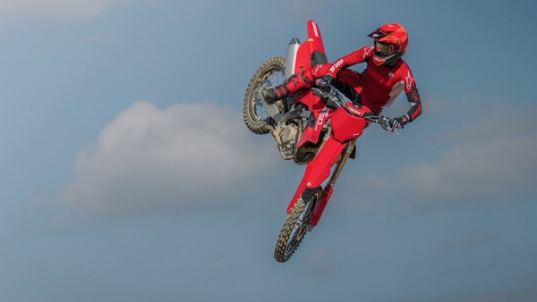 Ducati dà il via alla produzione della Desmo450 MX