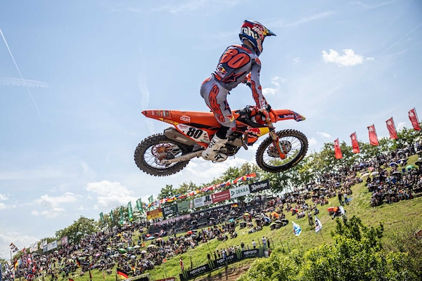 MX2: Adamo vince gara uno