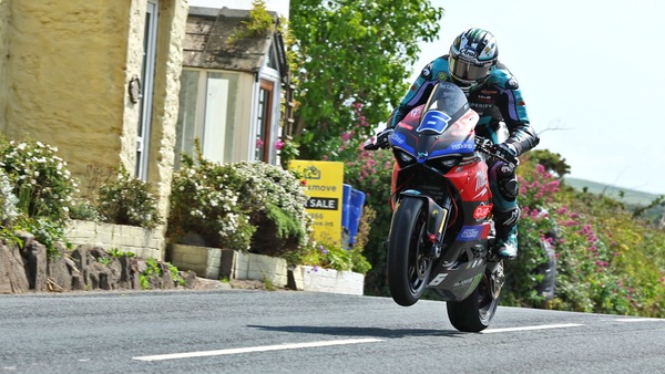 Michael Dunlop (ancora) nella storia: vittoria numero 30 al Tourist Trophy!