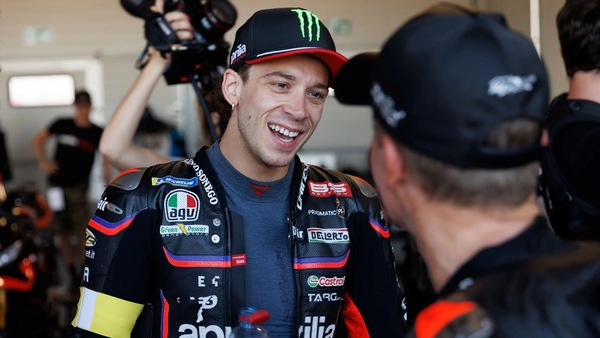 All’Aprilia All Stars Bezzecchi porta in pista mamma Daniela