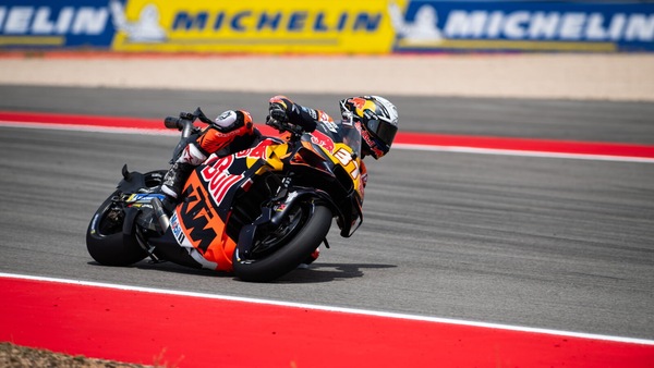 MotoGP Acosta: “Sensazioni diverse tra Silverstone e Aragon? Non ci capisco niente”