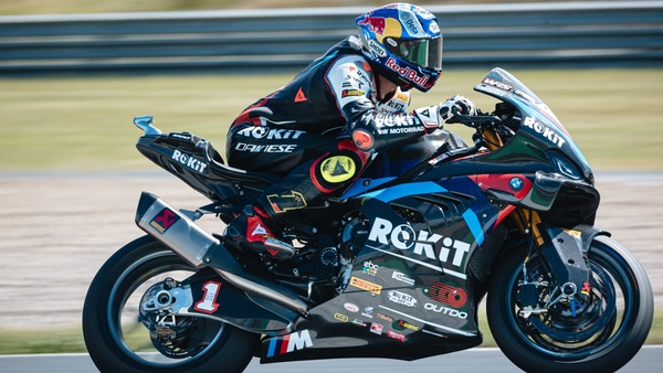 SBK, Misano: Razgatlioglu regola Bulega in FP1, Petrucci 5°