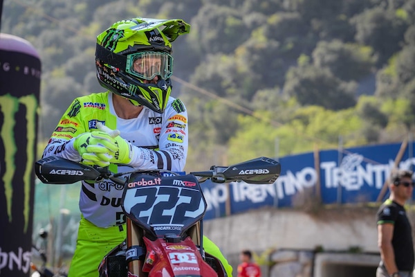 MXGP: Cairoli in pista a Matterley Basin con la Desmo450 MX