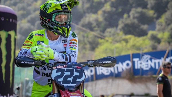 MXGP: Cairoli in pista a Matterley Basin con la Desmo450 MX
