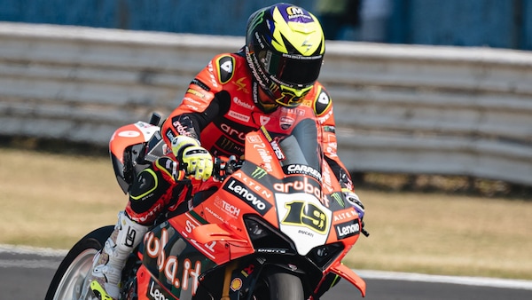 SBK, Bautista: “Prima con questa moto vincevo, ora sono un passeggero”