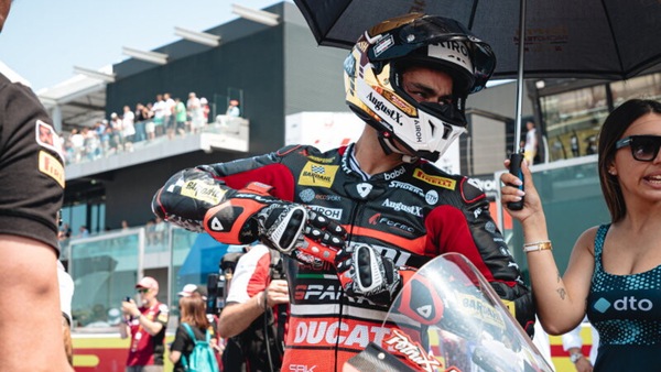 SBK, Petrucci: “A Toprak vedo fare cose che ho visto fare solo ai migliori”