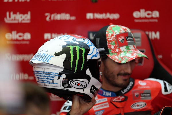 MotoGP, Bagnaia dedica il casco del Mugello a Ligabue e ad una sua storica canzone