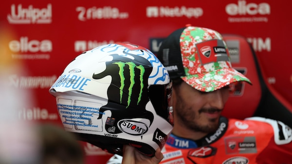 MotoGP, Bagnaia dedica il casco del Mugello a Ligabue e ad una sua storica canzone
