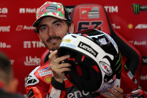MotoGP, Bagnaia al Mugello dedica il casco a Ligabue e invita tutti a “Ballare sul mondo”