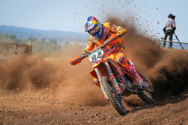 MXGP: Herlings fa mangiare la polvere a tutti