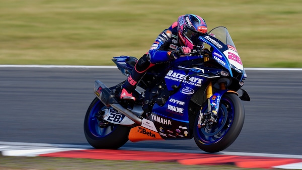 BSB, Ray “on fire” anche a Snetterton: tripletta e fuga in campionato