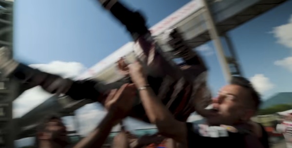 MotoGP, la rischiosa caduta di Marc Marquez in pit lane al Mugello